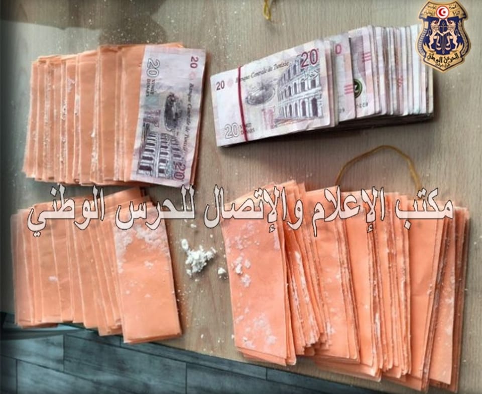 بينها صاحب شركة لتوزيع الطرود البريدية .. الإطاحة بعصابة تزييف الأموال بسوسة !!